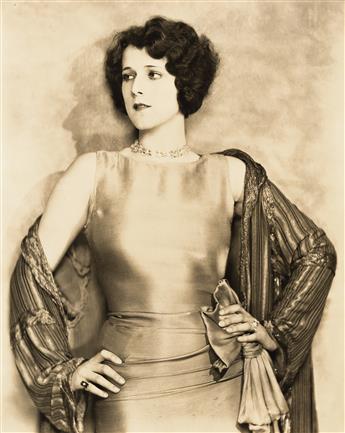 NICKOLAS MURAY (1892-1965) A selection of 5 glamorous fashion and entertainment portraits.